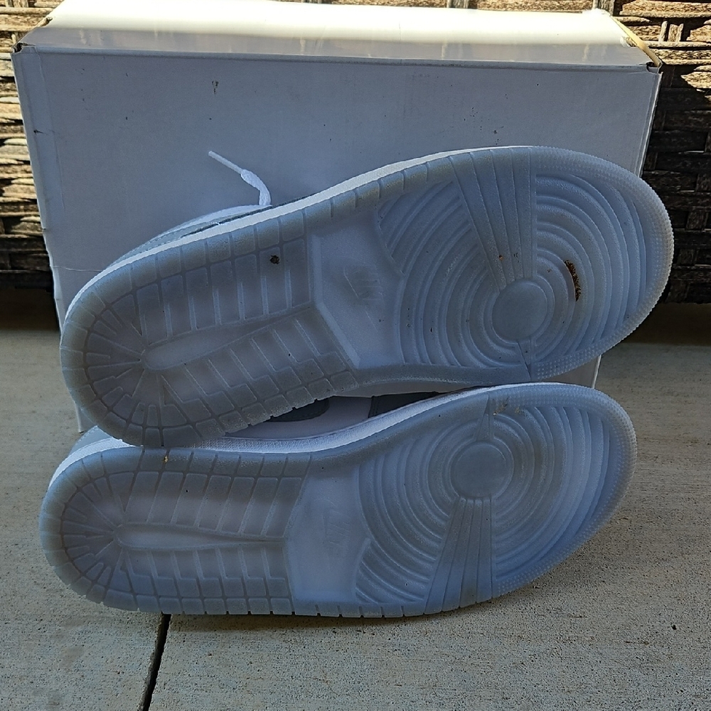 Air Jordan 1 Low Sneakers - Picture 14 of 15